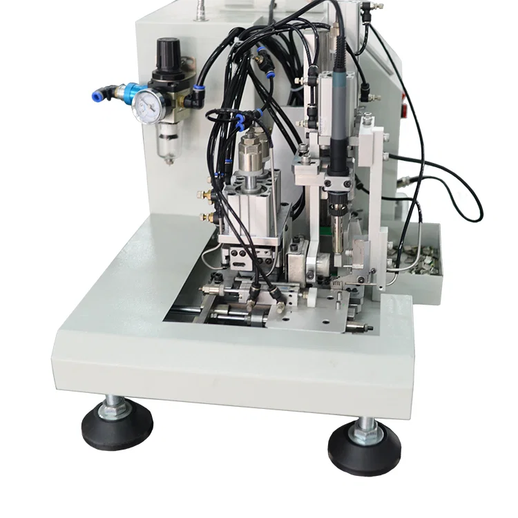 USB-datakaapelit siirtävät varauksen iPhoneen Älypuhelimeen Android Ios -järjestelmiin Micro Lightning Type-C -liittimellä, kuparikaapelijohtojen valmistus Sähköinen mekaaninen laite, kaapelijohtojen poistokone