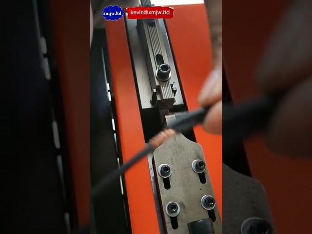 Ultraäänikuparijohtosarjan pistehitsauskone metallikaapelin juottamiseen ja kokoonpanoon