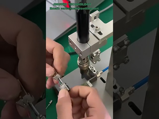 Puoliautomaattinen kytkimen liitäntä USB-johtimen juotoslaite - Kytkinliittimen juotoskone PCB:lle