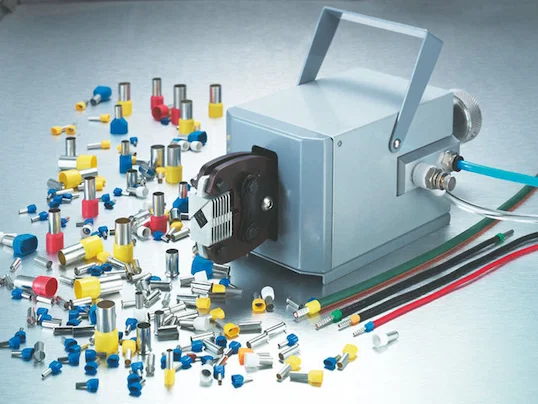 Pneumaattinen Liittimen puristus Kone 6-4